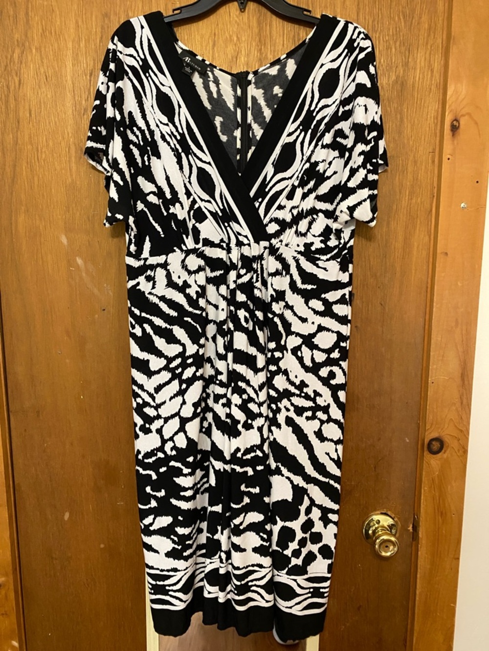 AB Studio Black and White Printed V-Neck Dress